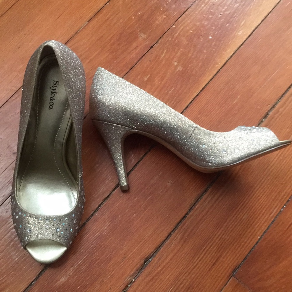 Brand New Style Co. heels size 6